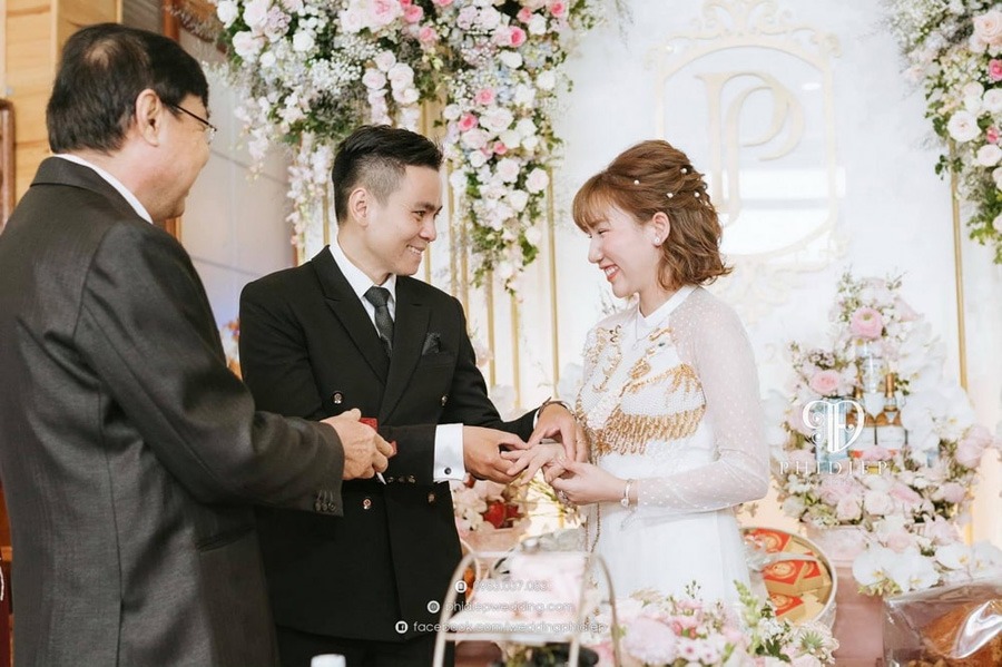 Ngày làm lễ ăn hỏi phù hợp thường là ngày hoàng đạo, tránh xung chi với tuổi Ngọ