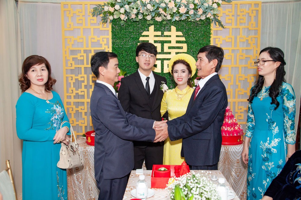 Việc chọn đúng ngày đẹp giúp buổi lễ diễn ra suôn sẻ và gia đạo thuận hòa