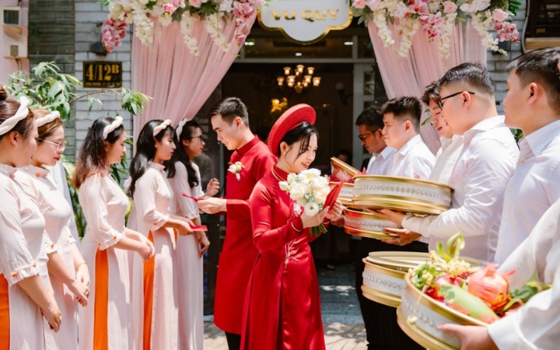 Ngày đẹp giúp buổi lễ ăn hỏi diễn ra trong không khí an lành, hạnh phúc trọn vẹn
