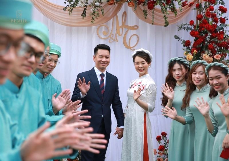 Lịch trình gia đình, điều kiện thời tiết và khả năng sắp xếp của hai bên cần được cân nhắc để buổi lễ diễn ra trọn vẹn