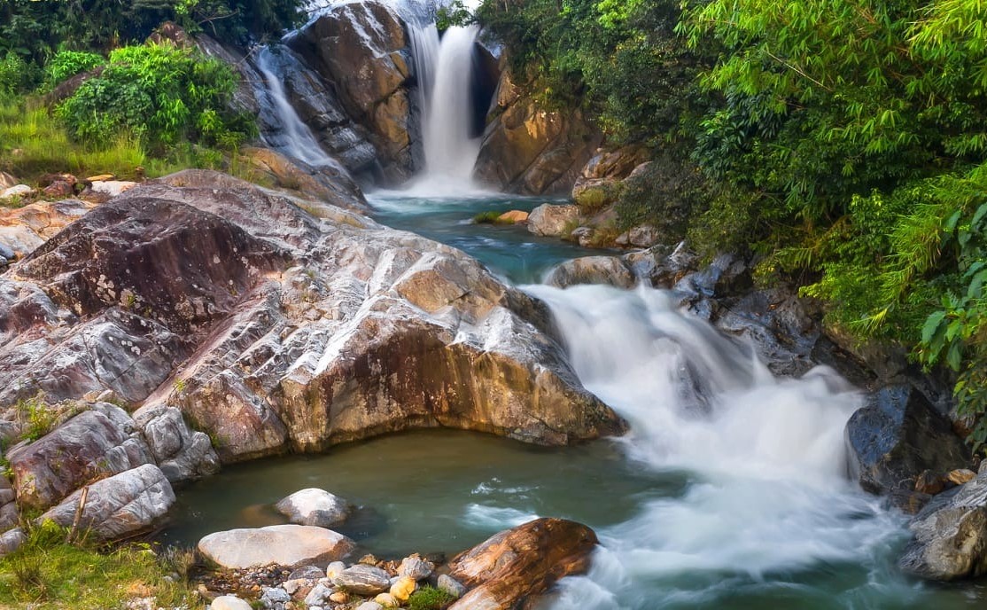 Tuổi Ất Dậu 2005 thuộc mệnh Thủy với nạp âm Tuyền Trung Thủy 