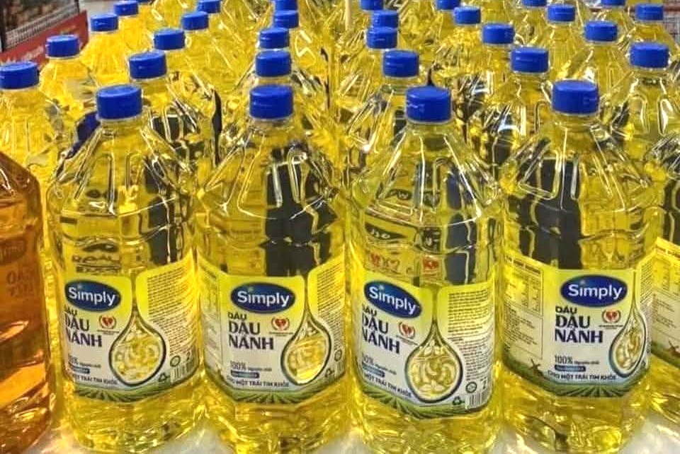 Dầu ăn SIMPLY đậu nành 2L có giá khoảng 105.000 đồng/chai