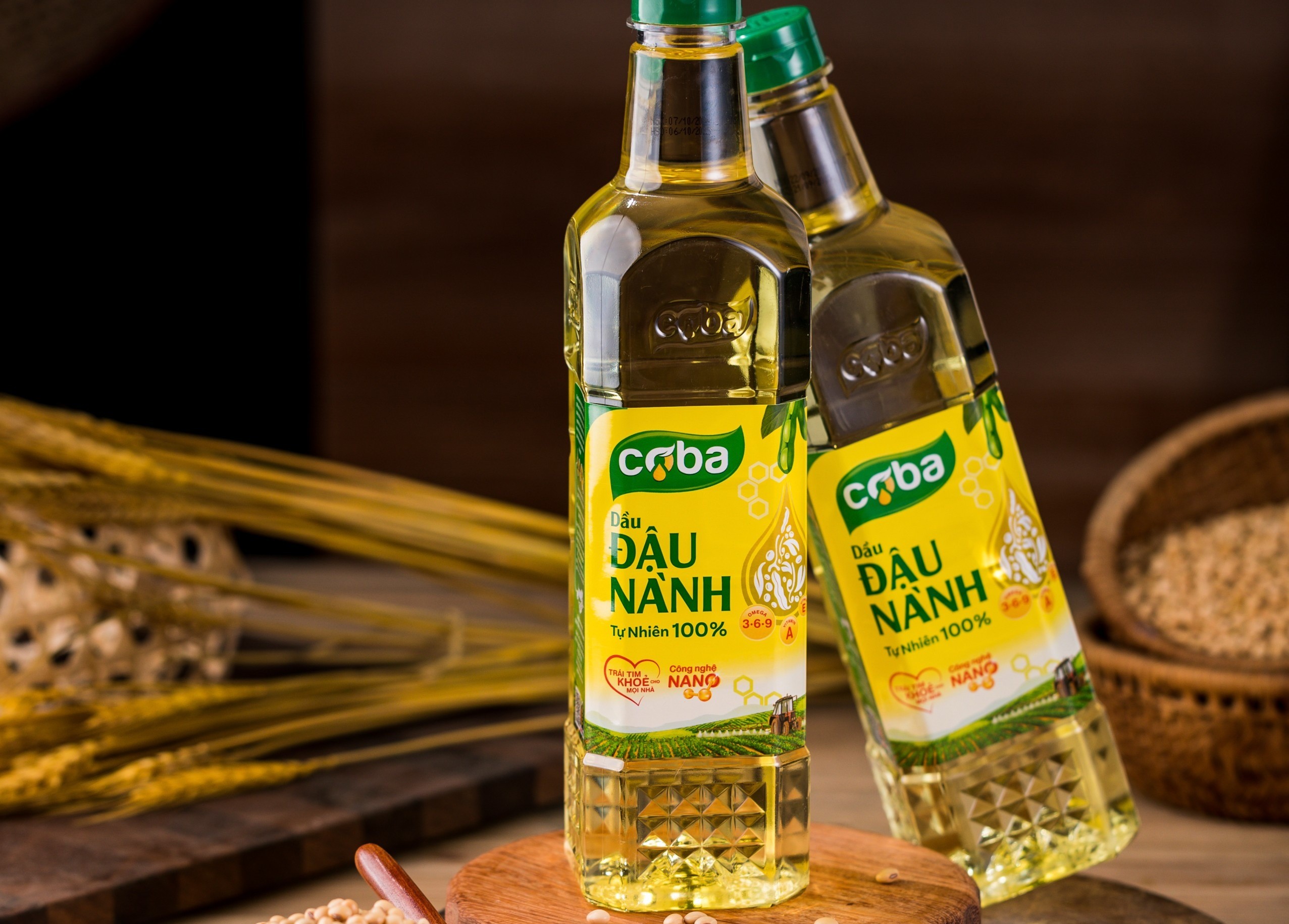 Dầu đậu nành COBA 100% tự nhiên có giá khoảng 48.000 đồng/chai 1L