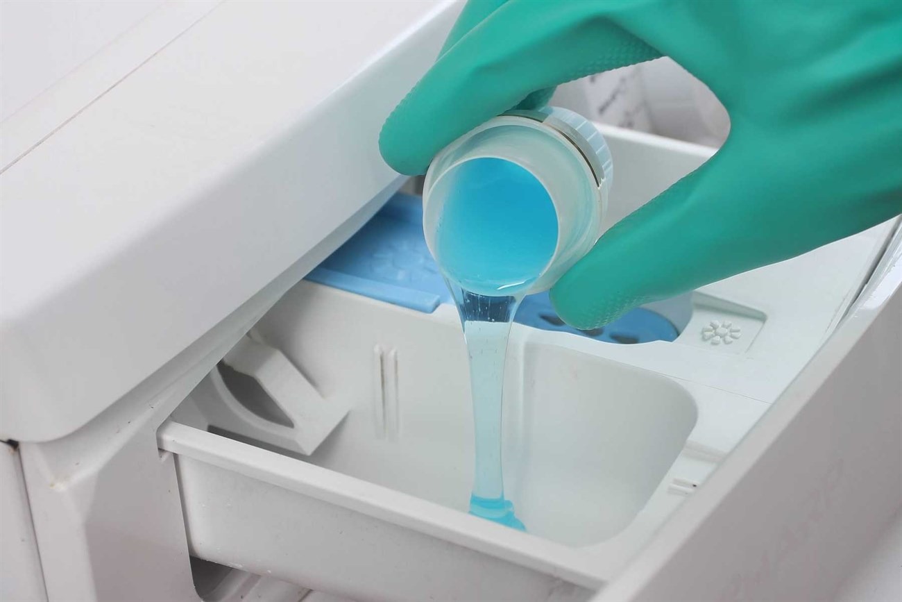 Nước giặt xả công nghệ thiên nga trắng S-Bee hương phấn thơm can 3.6L được phân phối rộng rãi 