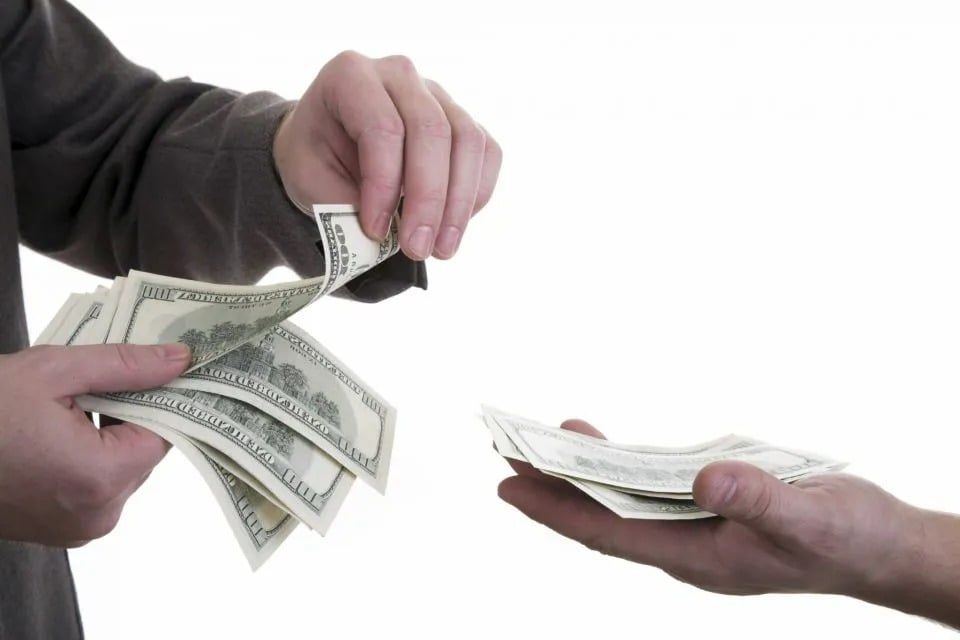 Vay tiền vào ngày mùng 1 có thể khiến cả tháng sau đó gặp khó khăn về tài chính