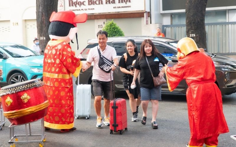 Xuất hành hướng chính Tây để tăng thêm vượng khí cho công việc và tài lộc