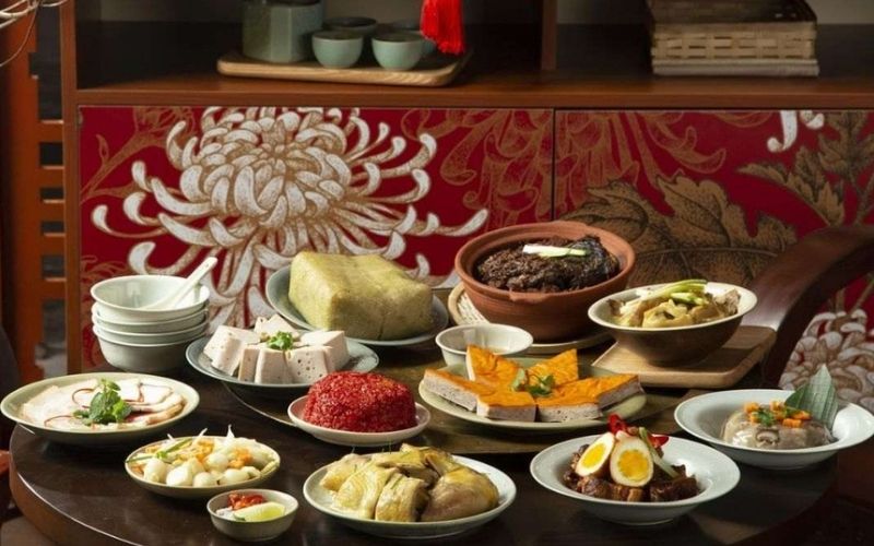 Mâm lễ cúng ngày mùng 1 thường ưu tiên sự gọn gàng và đầy đủ ý nghĩa