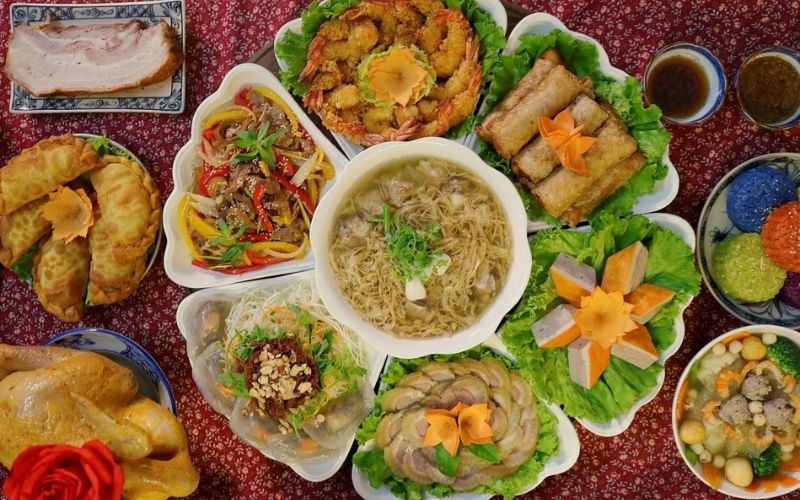 Mâm lễ rằm thể hiện lòng thành kính với tổ tiên và thần linh