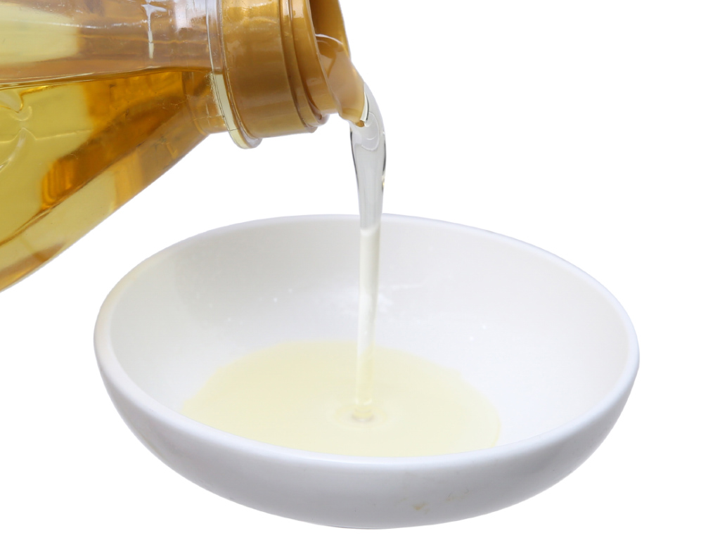 Dầu ăn MEIZAN Gold có màu trong phù hợp với chiên rán