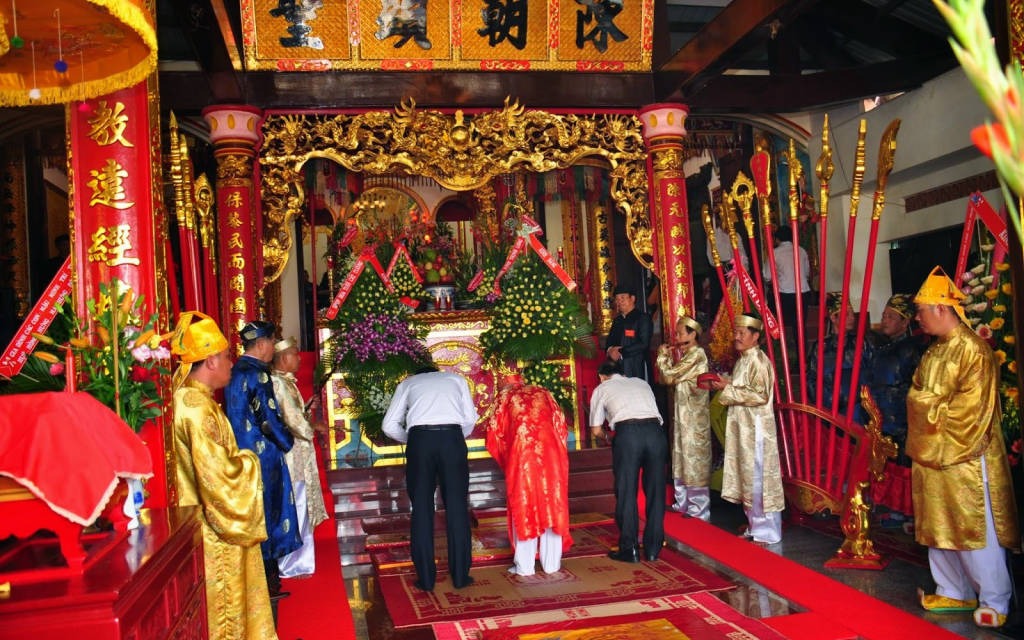 Nên đi lễ đền vào đầu năm mới, ngày rằm và mùng 1 âm lịch hoặc ngày giỗ Đức Thánh hàng năm