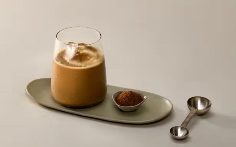 Ly cà phê sữa đá CAFÉ PHỐ MacCoffee sánh quyện, thơm nồng đặc trưng