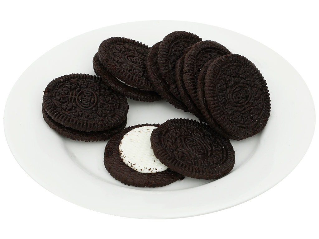 Bánh OREO kem vani kết hợp hài hoà giữa vị đắng của socola và ngọt ngào của vani