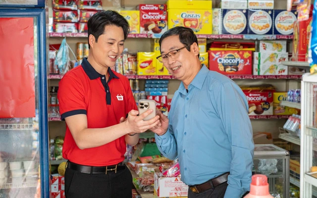 Các tiểu thương có thể mua Cà phê NESCAFÉ 3in1 vị nguyên bản từ hệ thống OneShop để đảm bảo giá cả và chất lượng