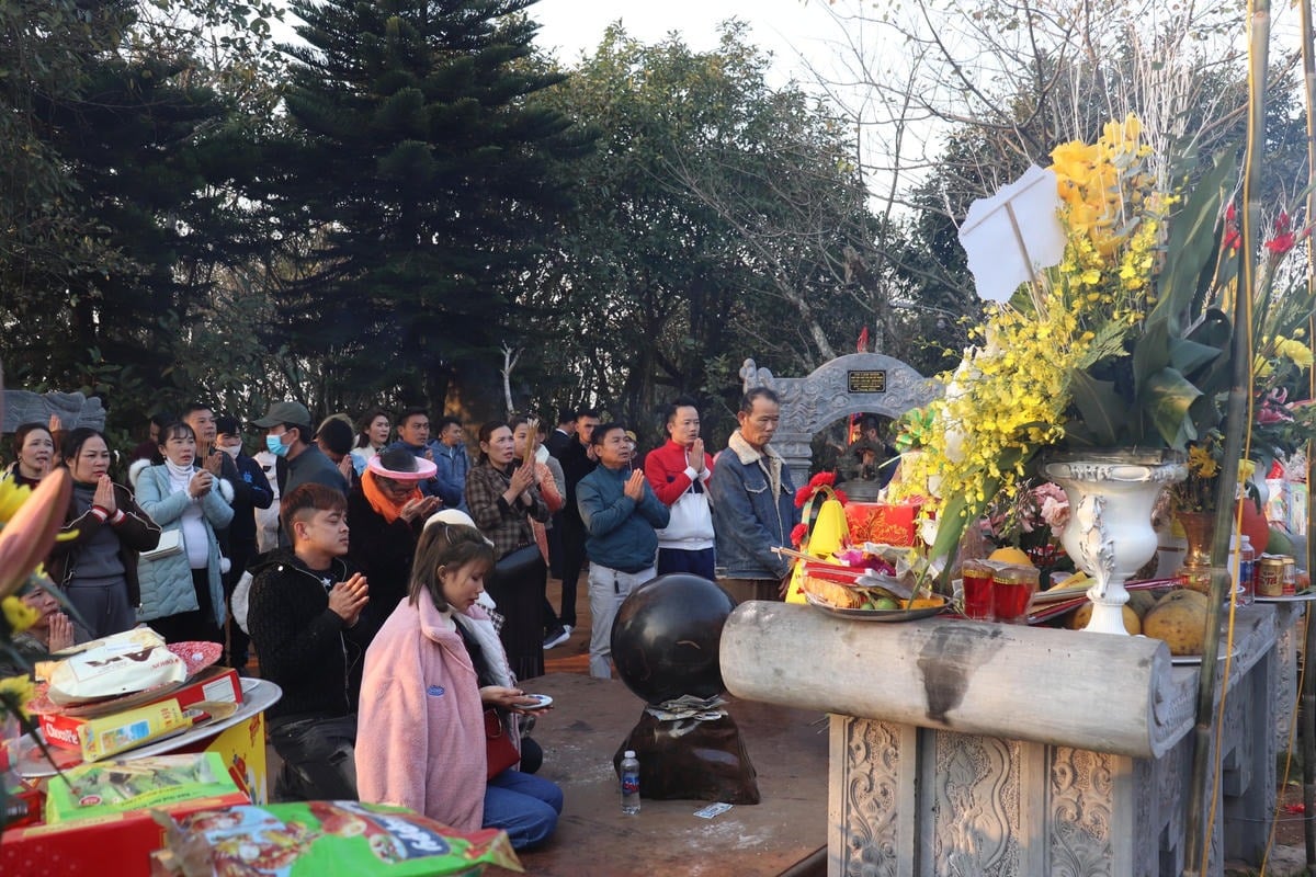 Đền Nưa là điểm đến linh thiêng để cầu quốc thái dân an, bình an, may mắn