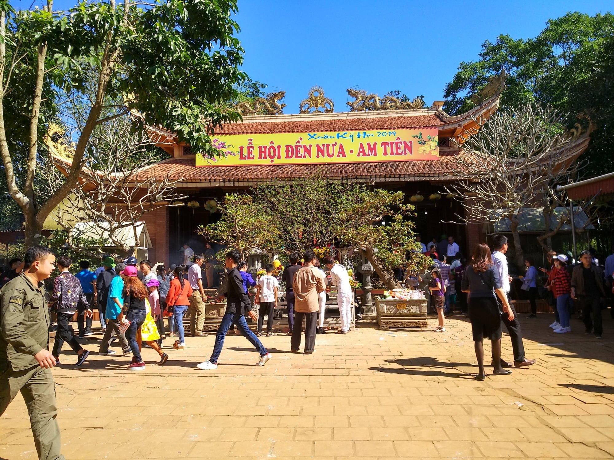 Thời điểm lý tưởng để đi lễ đền Nưa là dịp lễ hội đầu năm