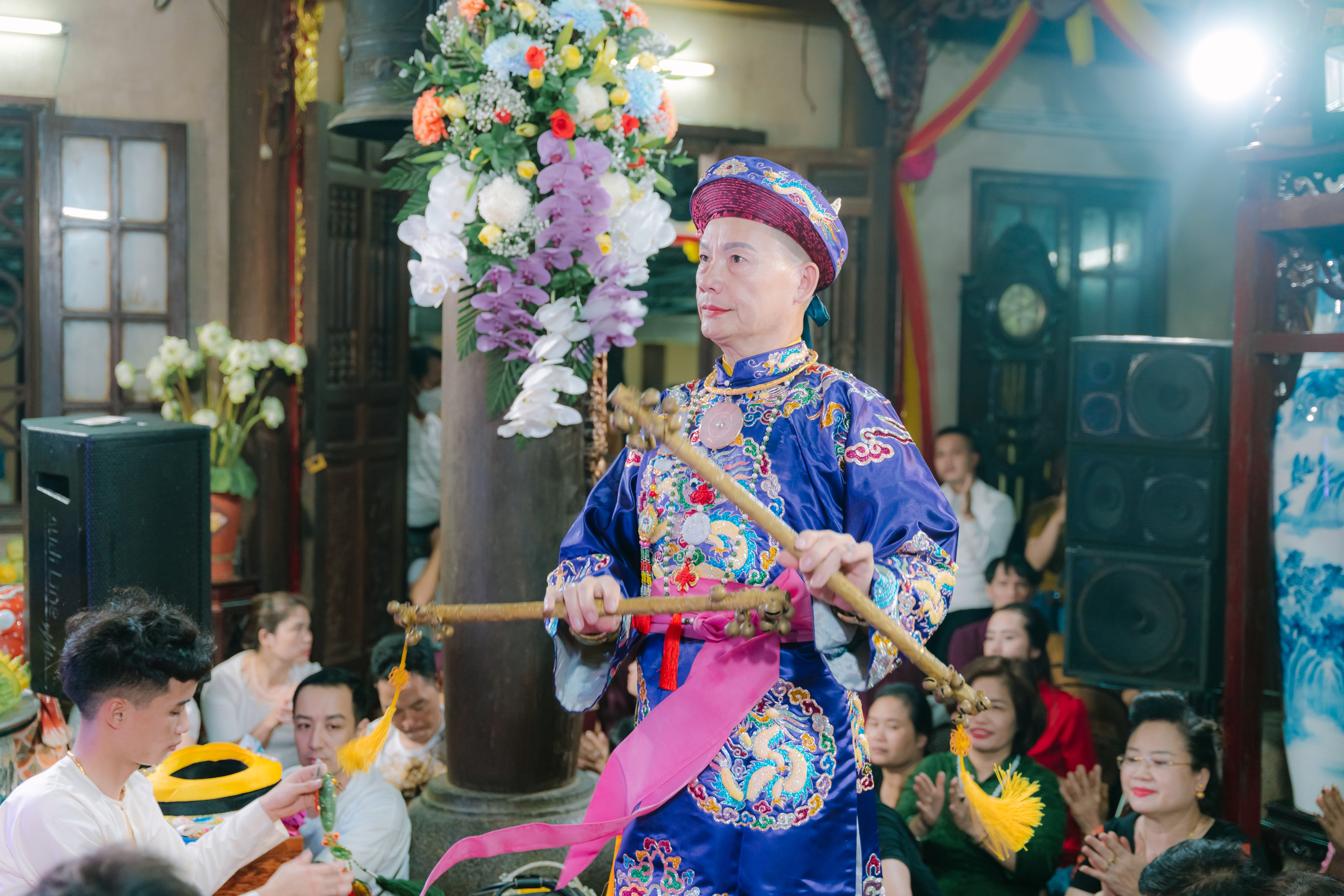 Thực hành tín ngưỡng tại đền Quan Đệ Tam