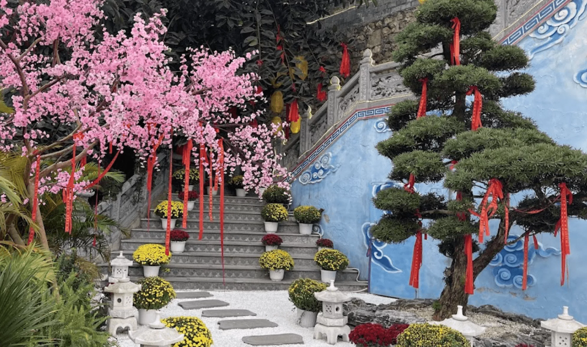 Đền Ứng Thiên cách Hà Nội khoảng 30km