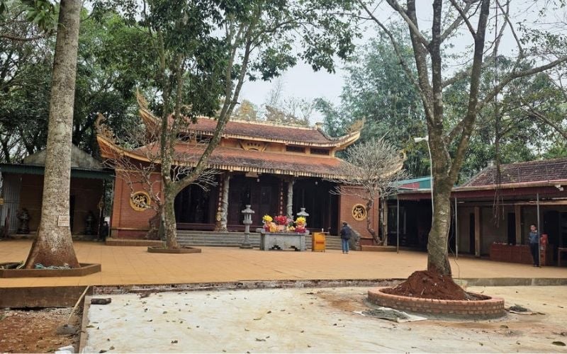 Đền Am Tiên nằm trên đỉnh núi Nưa tại Thanh Hóa 