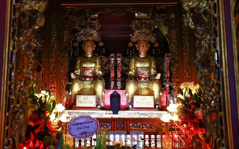 Đền Hai Bà thờ hai vị nữ anh hùng Trưng Trắc Trưng Nhị