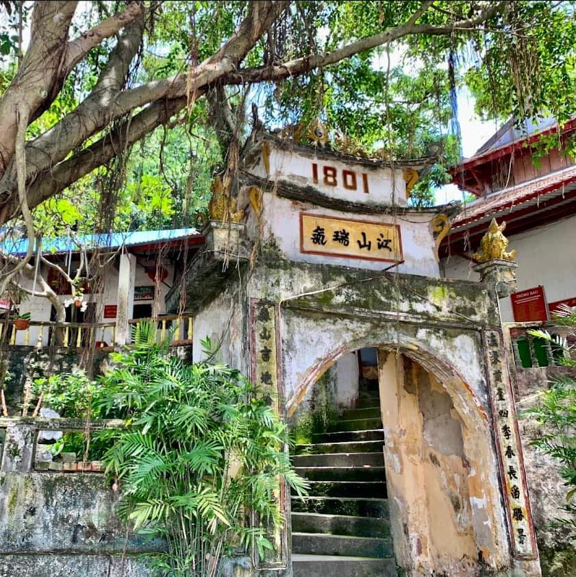 Đền Dùm thờ Ngọc Lân Công Chúa gắn liền với tín ngưỡng thờ Mẫu