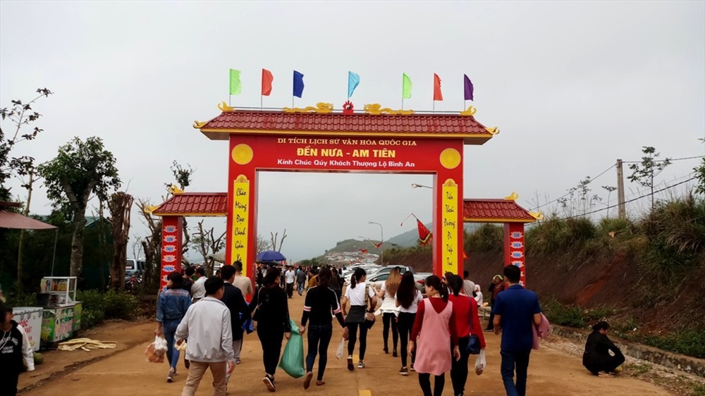 Đền Am Tiên nằm trong quần thể di tích Đền Nưa - Am Tiên của tỉnh Thanh Hóa