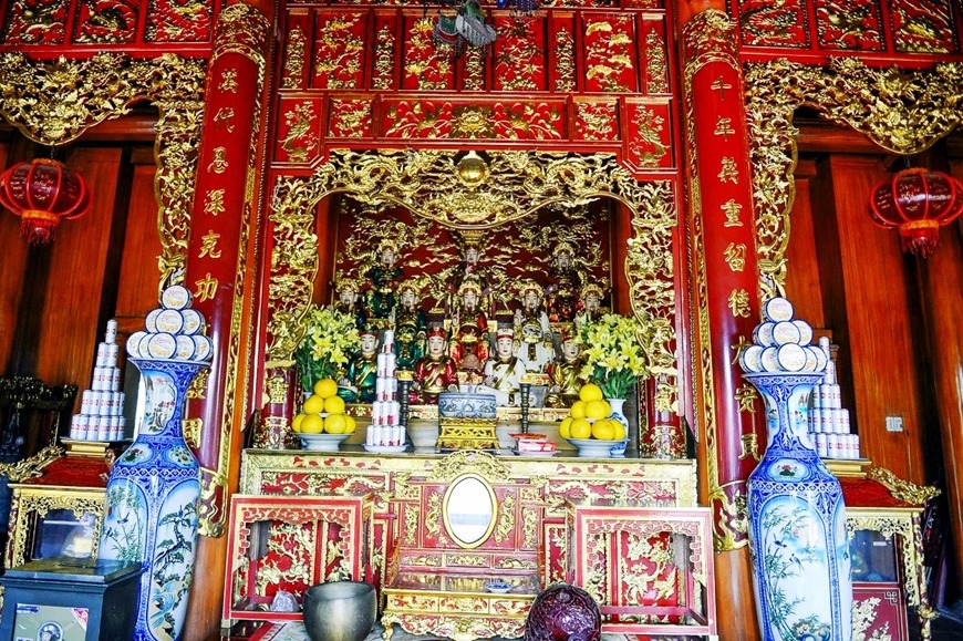 Du khách đến đền Am Tiên có thể cầu sức khỏe, bình an và tinh thần vững vàng để vượt qua khó khăn trong cuộc sống