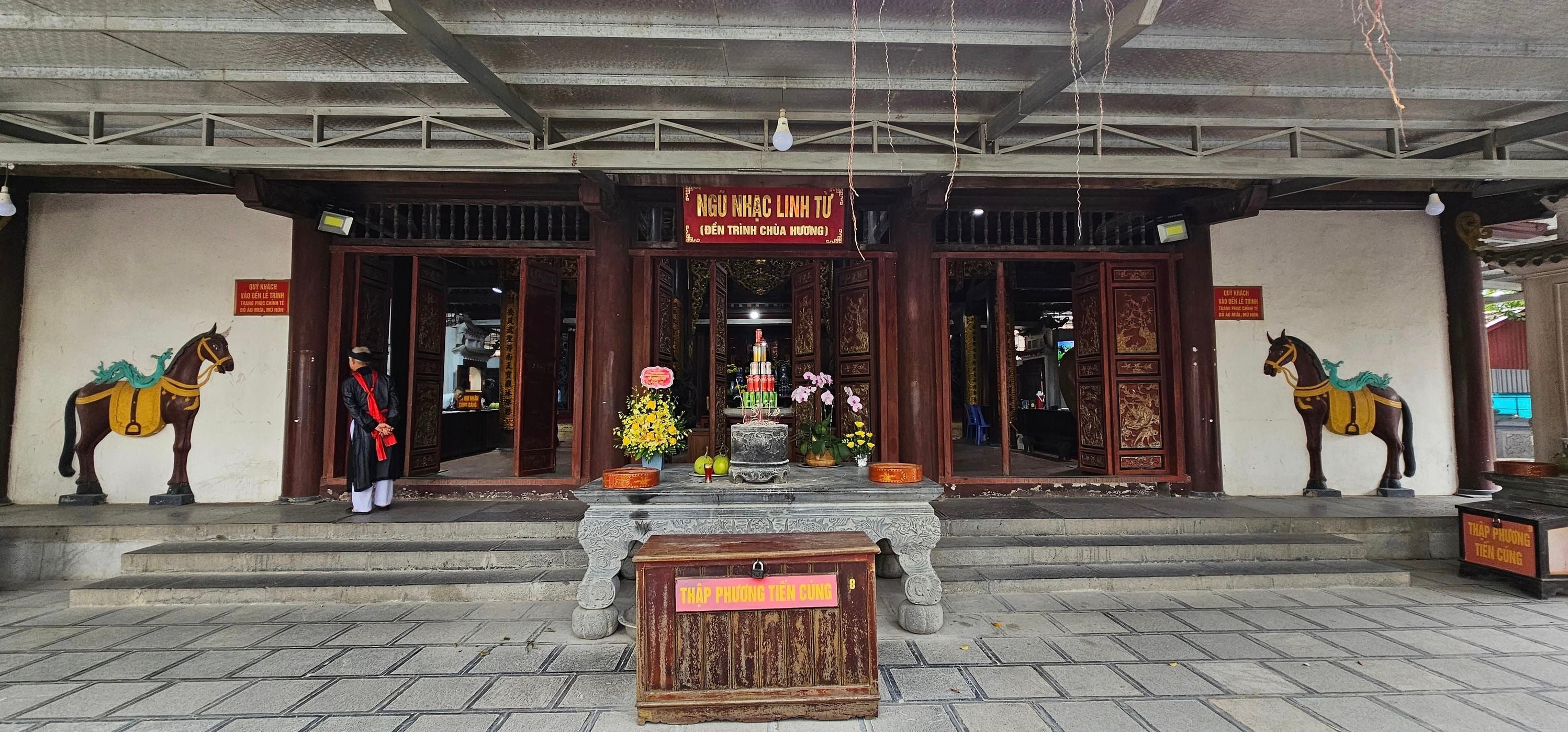 Đền Trình Chùa Hương là nơi thờ vị tướng dưới thời Hùng Vương Quan Tư Mã Hùng Lang