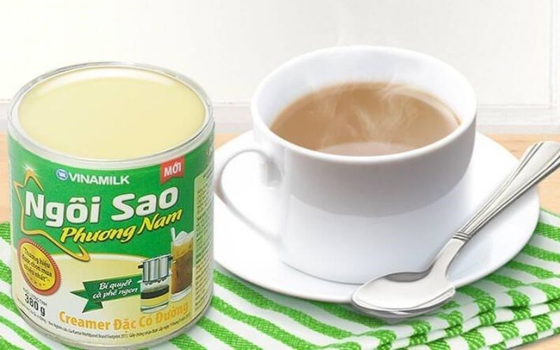 Độ sánh mịn của sữa đặc hiệu Ngôi sao Phương Nam giúp ly cà phê thêm hấp dẫn và đậm vị