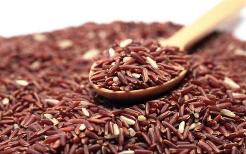 Gạo lứt giữ lại lớp cám giàu dinh dưỡng tự nhiên