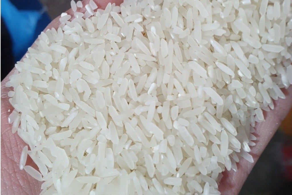 Gạo tẻ có thân dài, hạt nhỏ và màu trắng đục