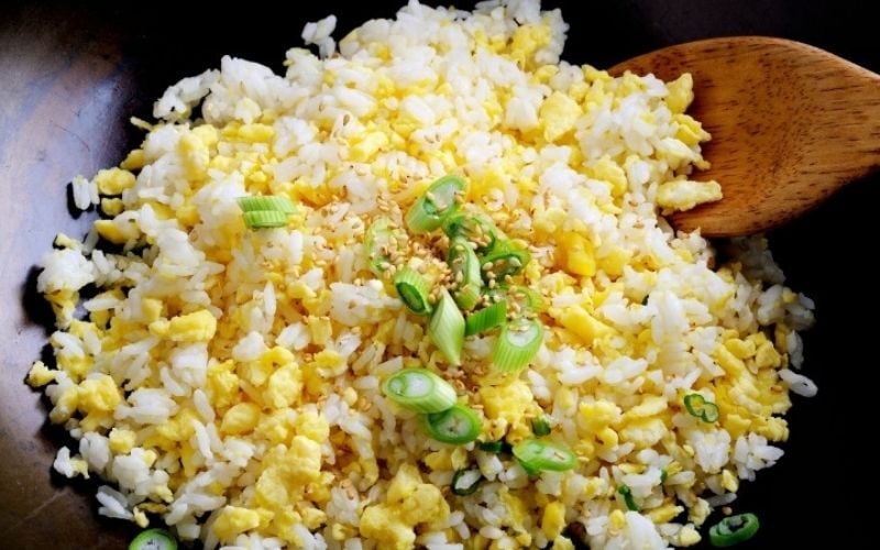 Cơm rang là lựa chọn quen thuộc nhưng luôn hấp dẫn