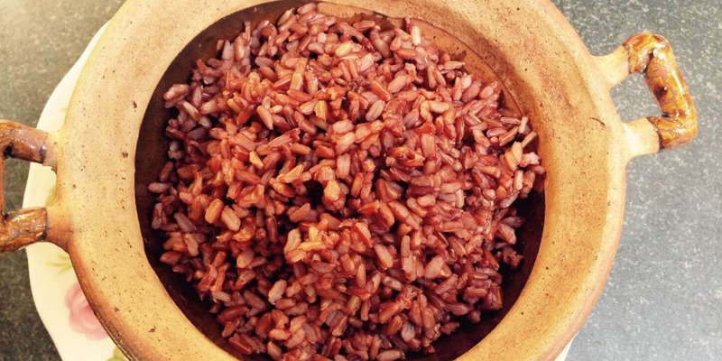 Carbohydrate trong gạo huyết rồng cung cấp năng lượng ổn định cho cơ thể mà không gây tăng đường huyết đột ngột