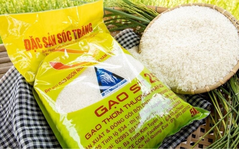 Gạo ngon ST25 nổi bật với hạt dài, trắng trong và thơm tự nhiên