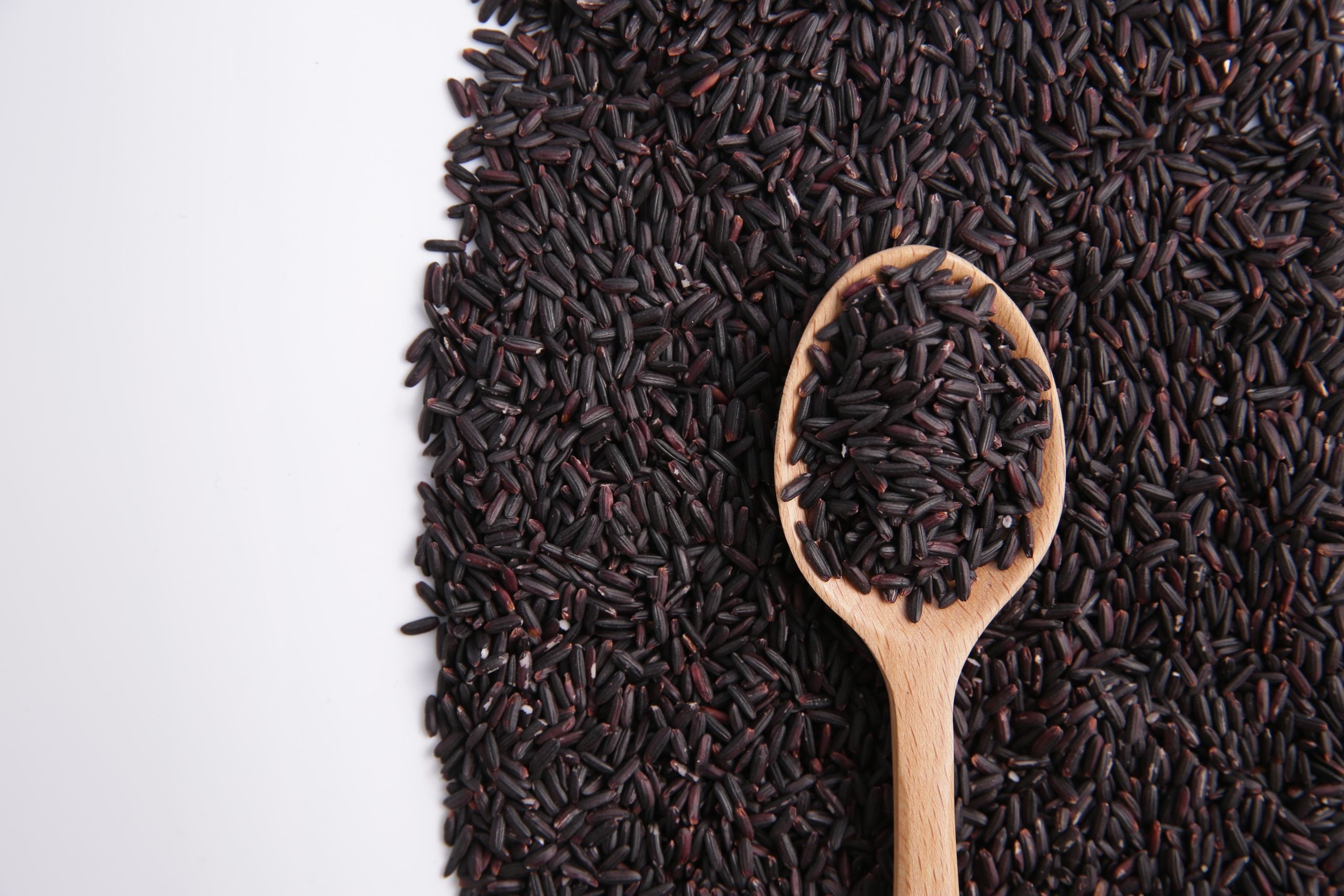 Gạo nếp than khi nấu sẽ không dẻo bằng gạo nếp cẩm