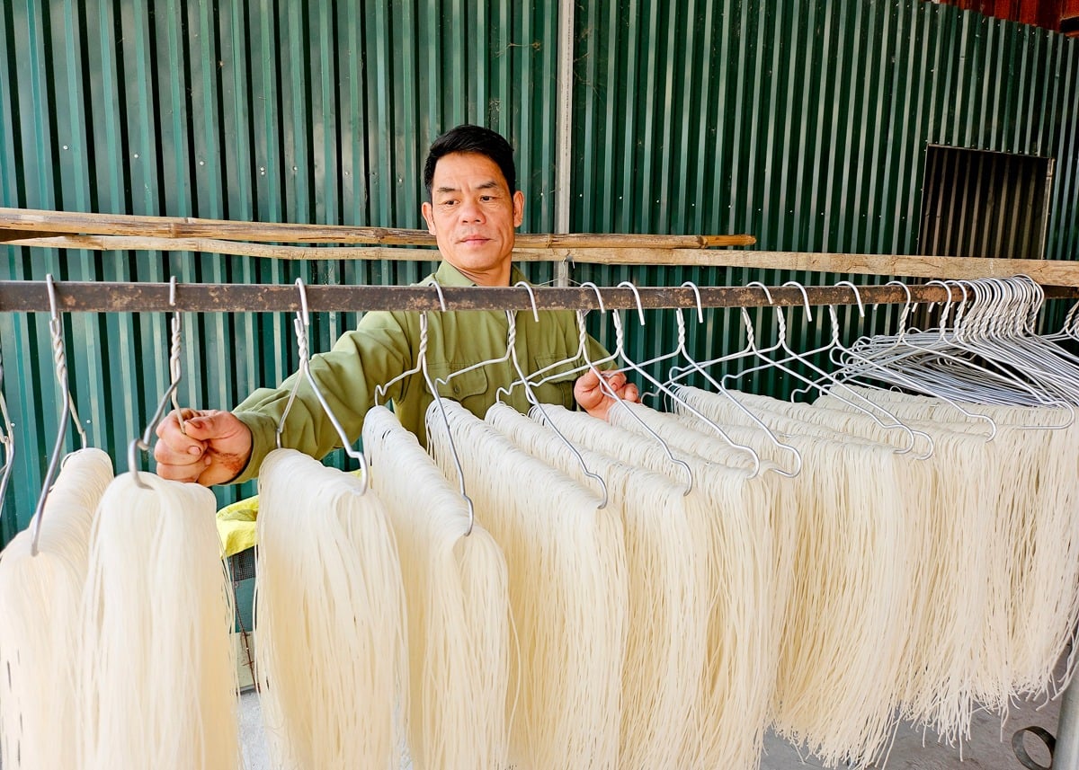 Mì gạo được phơi khô và rút hết nước nên có thể dễ dàng bảo quản dài ngày