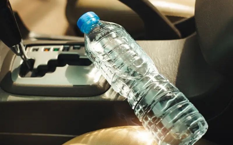 Nước uống đóng chai tiện lợi khi mang theo mọi lúc, mọi nơi