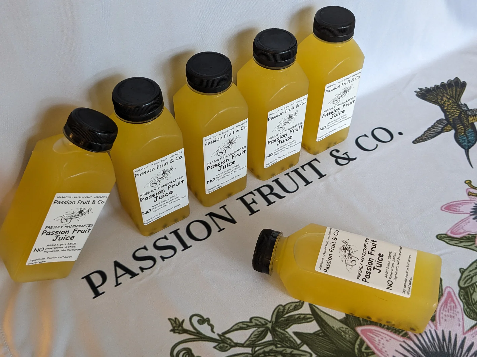 So với các loại đồ uống đóng chai phổ biến thì nước chanh leo có mức năng lượng trung bình