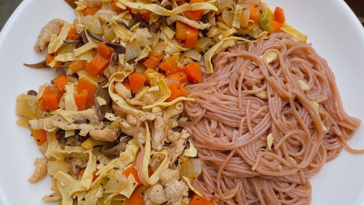 Nên kết hợp mì gạo cùng các loại thực phẩm khác để đảm bảo dinh dưỡng