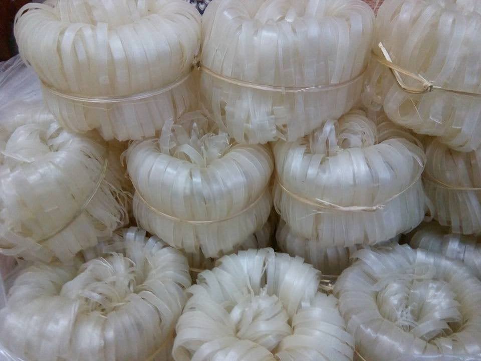 Mì gạo chũ là loại mì khô được làm từ gạo Bao Thai Hồng đặc sản