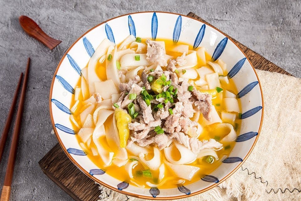 Nên nấu mì chũ với thực phẩm giàu đạm và chất xơ để đảm bảo dinh dưỡng, giúp no lâu