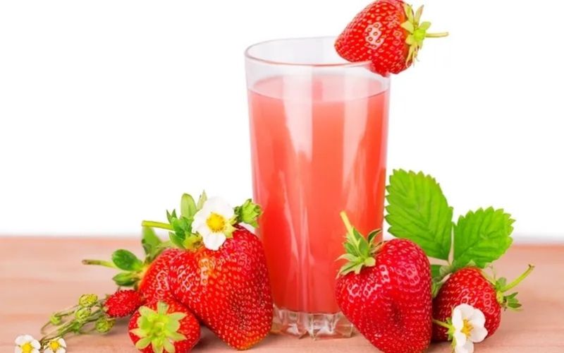 Nước dâu ép sẵn mang lại lợi ích toàn diện cho sức khỏe và sắc đẹp