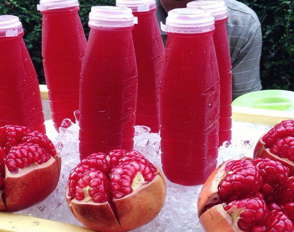 Một chai nước lựu 250ml cung cấp khoảng 135 calo