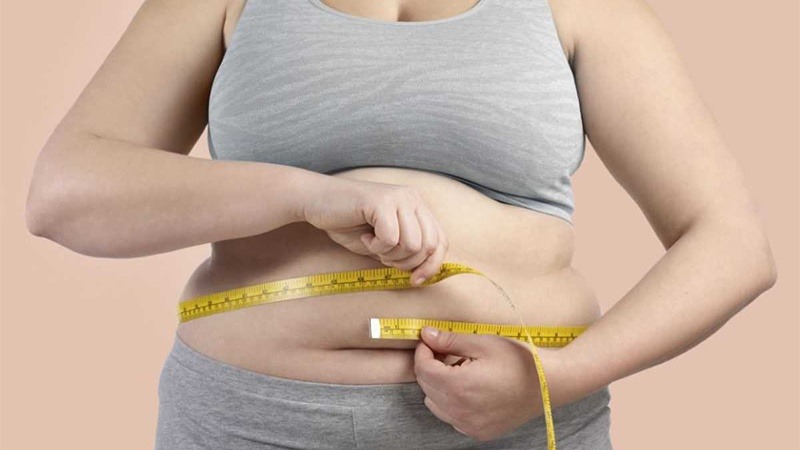 Uống quá nhiều nước đào ép đóng chai với lượng đường bổ sung cao có thể gây tăng cân nhanh chóng