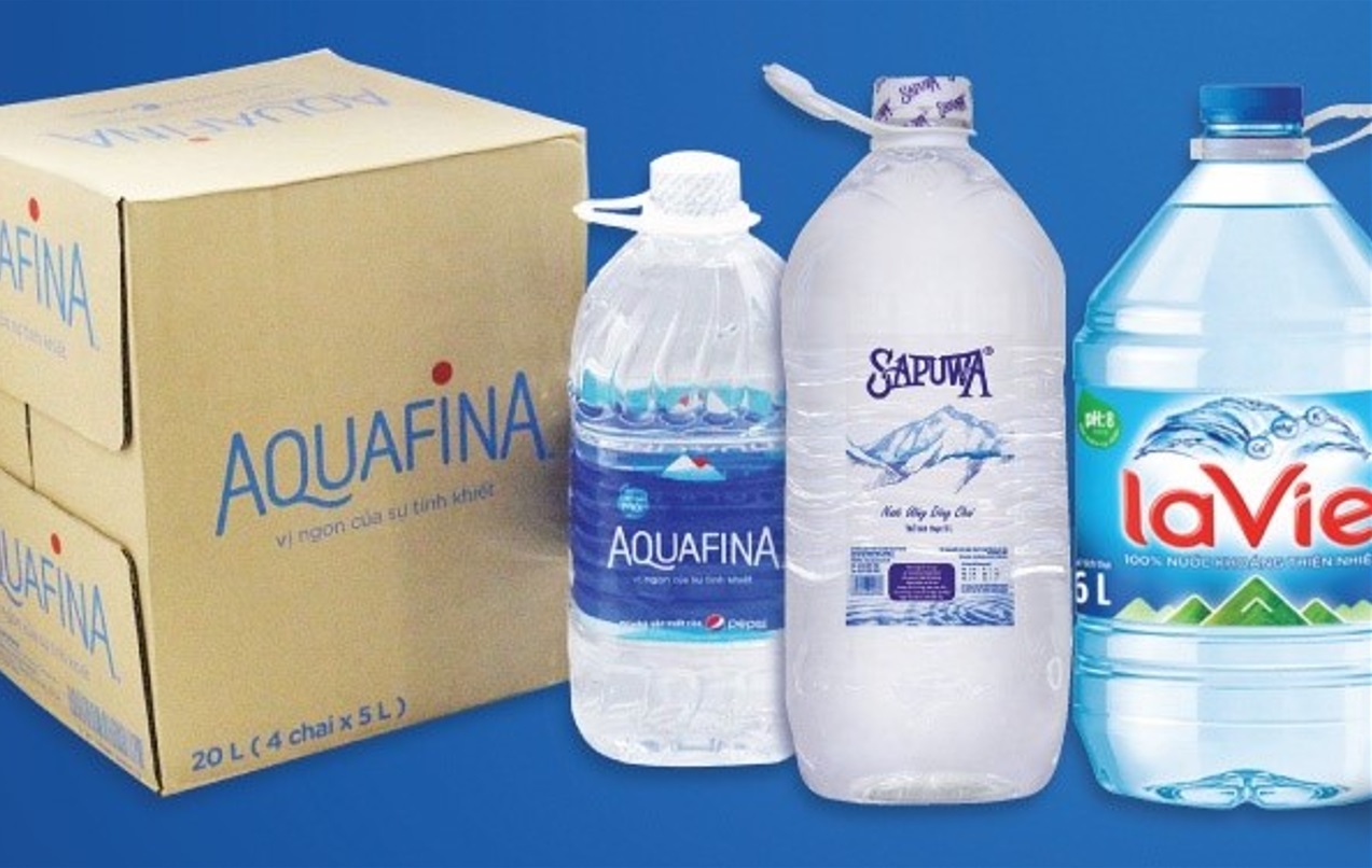 Chai lớn hoặc thùng lớn sẽ hợp lý hơn nếu sử dụng lâu dài hoặc cho nhiều người