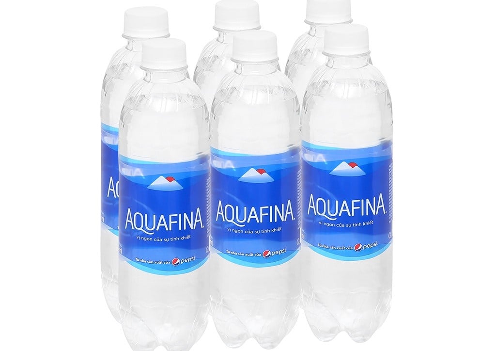 Loại 500ml là dạng phổ biến nhất của nước suối trong đời sống hàng ngày