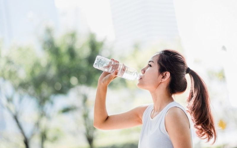 Không nên lạm dụng nước khoáng có ga để tránh ảnh hưởng sức khỏe