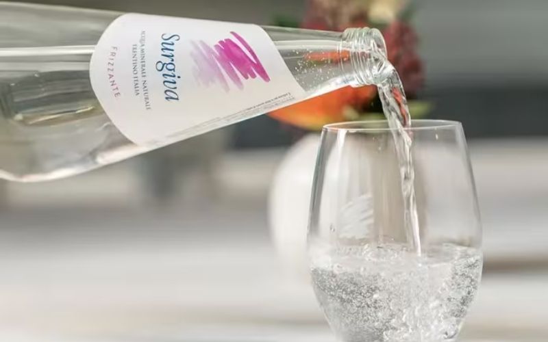Surgiva là nước khoáng lý tưởng khi dùng cùng rượu vang