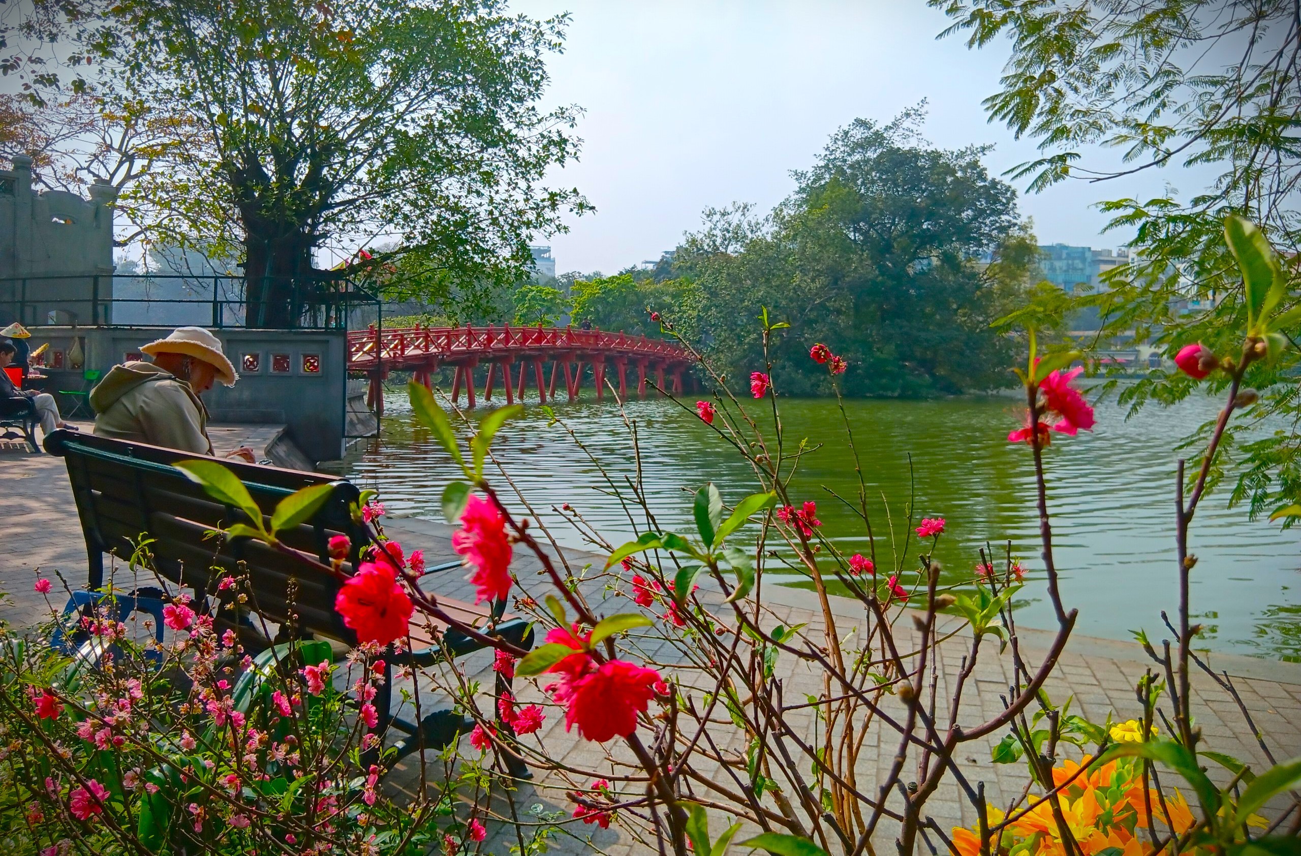 Mùa xuân là thời điểm thích hợp để du lịch Hà Nội và trải nghiệm các hoạt động văn hoá 