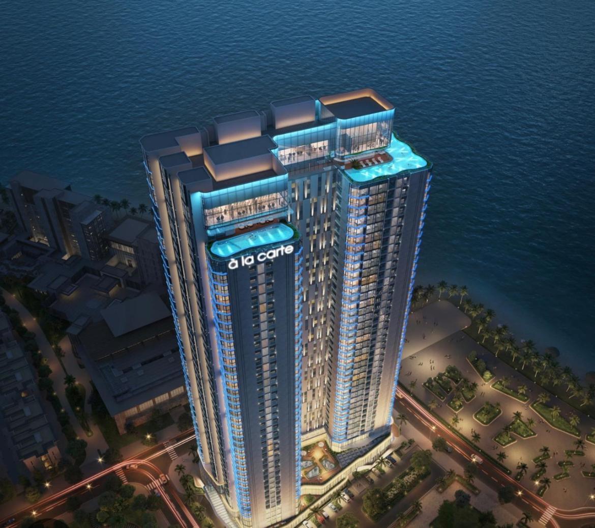 A La Carte Hạ Long nổi bật với hồ bơi trên cao