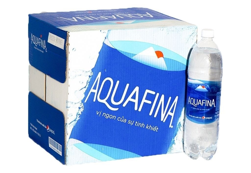 Nước suối Aquafina 1.5 L thường được phân phối rộng rãi tại siêu thị, cửa hàng tiện lợi và đại lý chính hãng